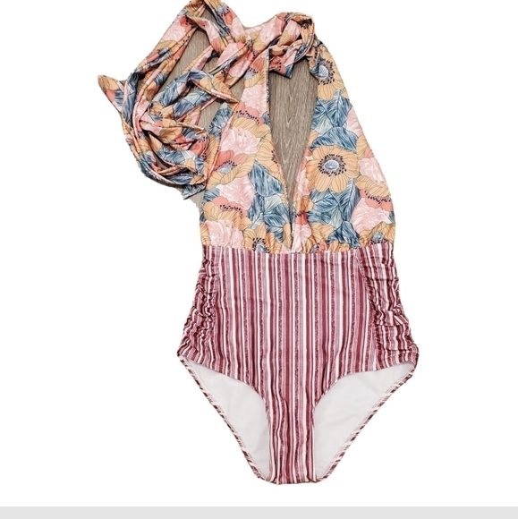 NEW Nicole Miller New York Convertible Swimsuit - Picture 3 of 7